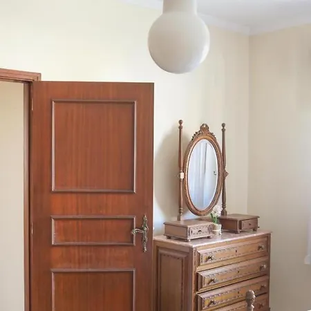 Hostel Mindelo בית הארחה
